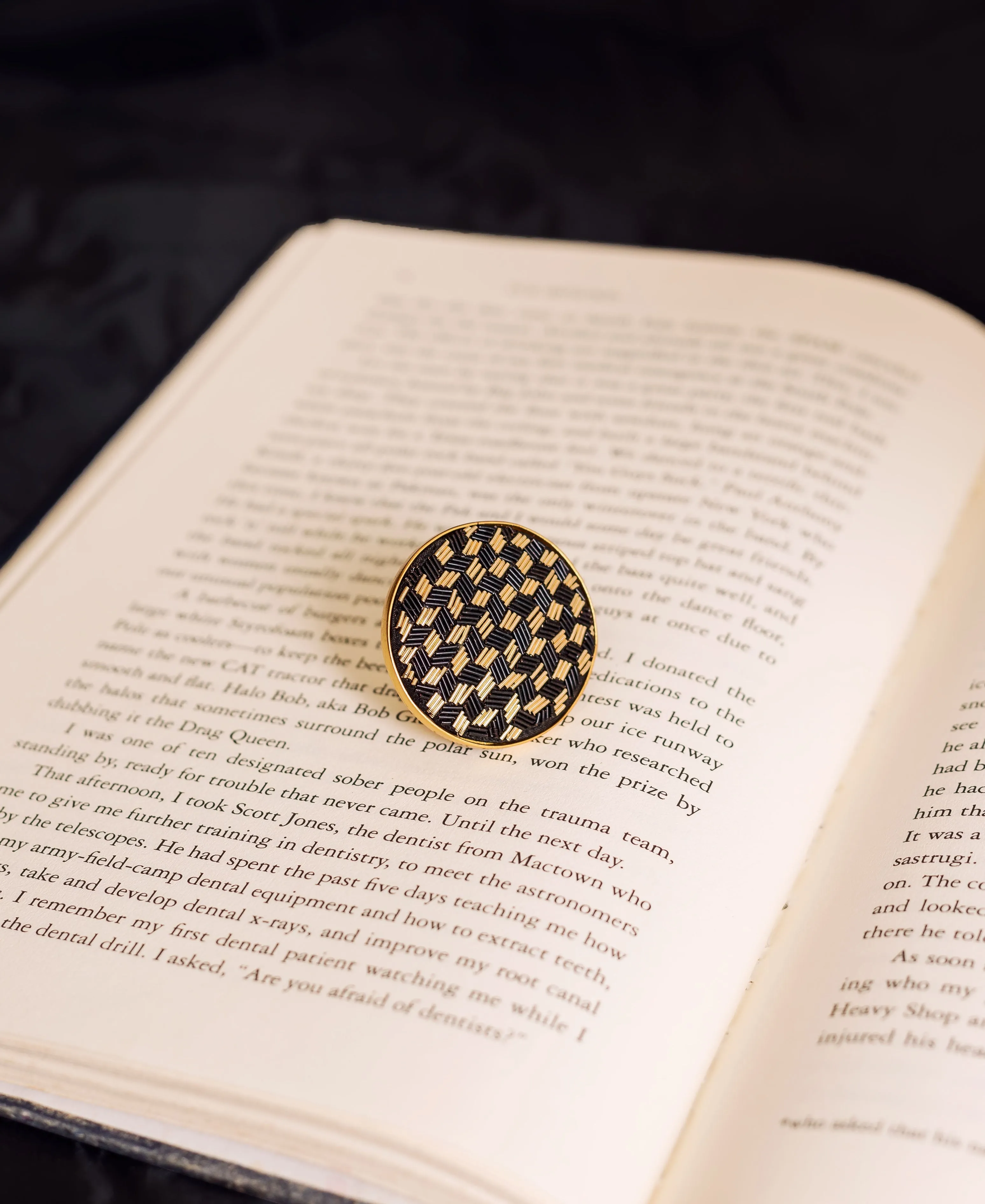 Black and Gold Patterned Grand Ring