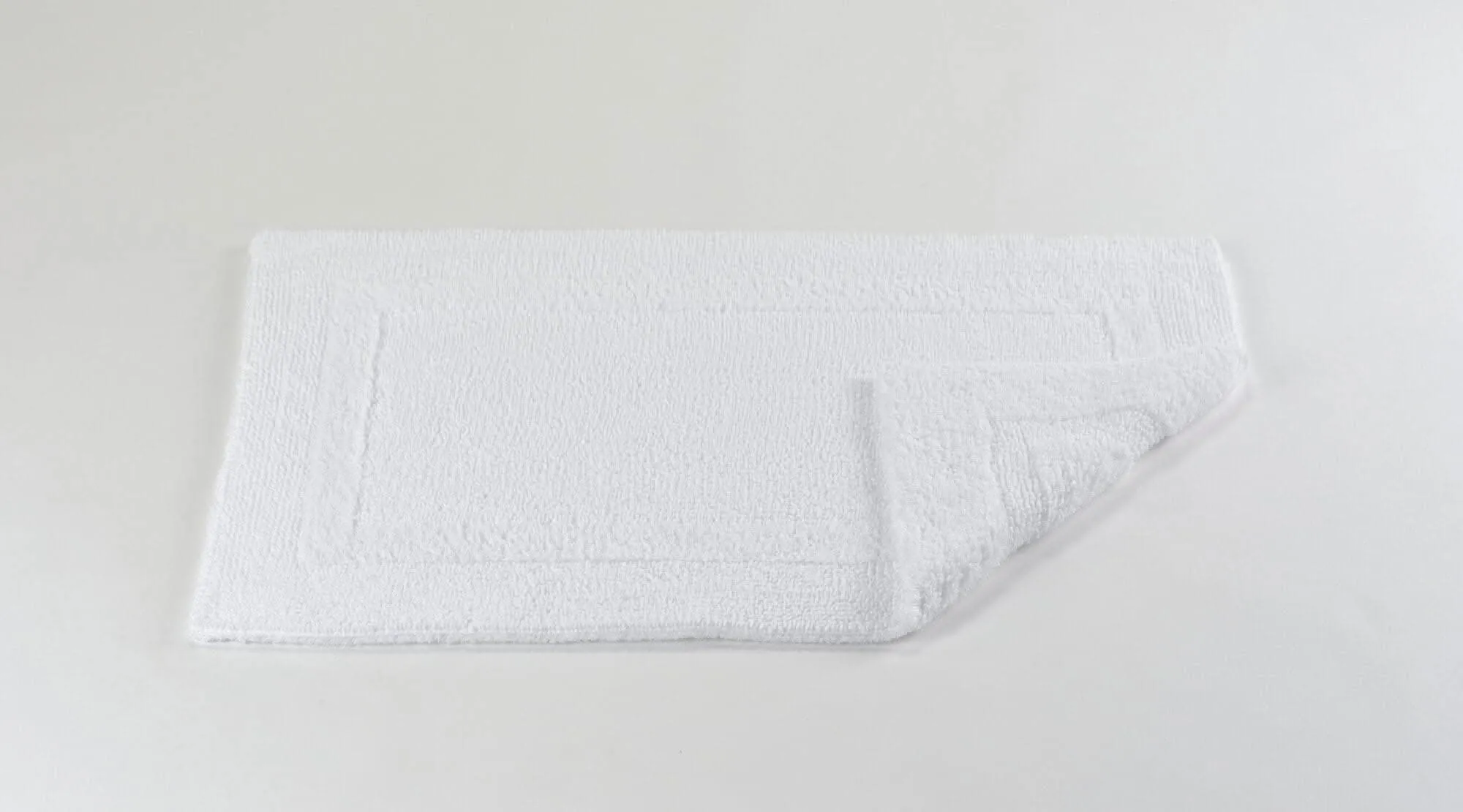 Reversible Contoured Bath Rug (23 x 23" | 60 x 60 cm)